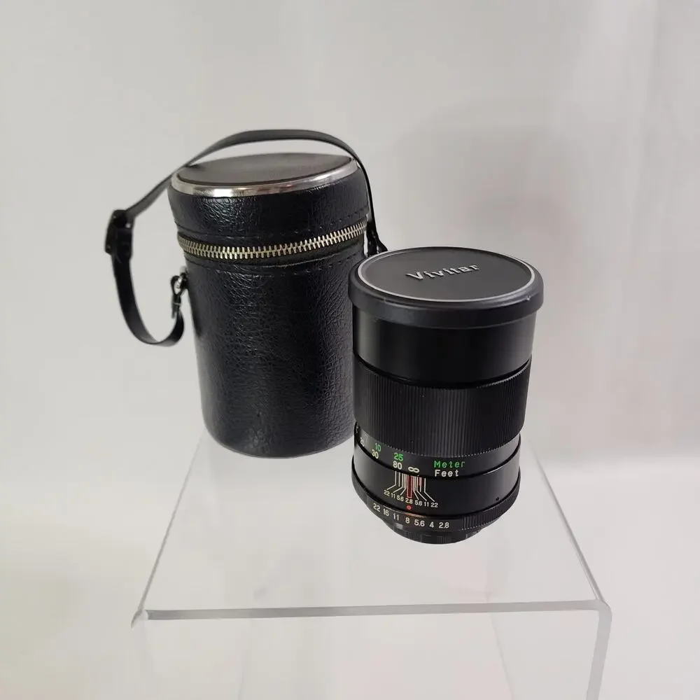 Vivitar 135mm 1/2.8 Telephoto Lens w/ Caps No. 28230016 Comes With Case